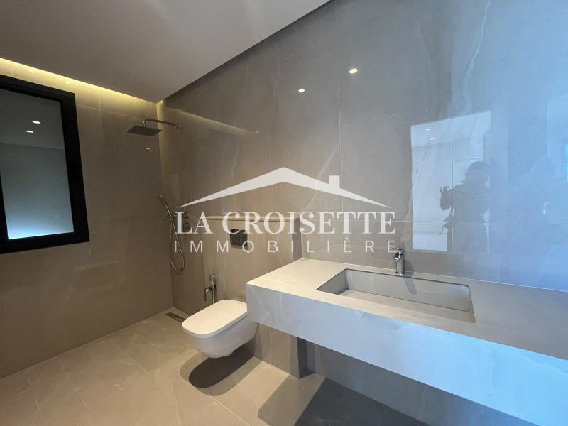 Triplex S+4 avec piscine et vue sur mer à Gammarth